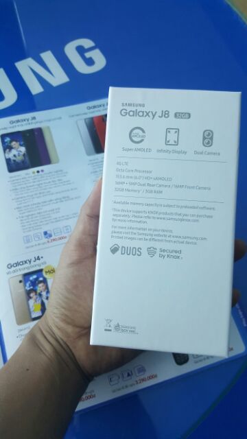 Điện thoại Samsung Galaxy J8