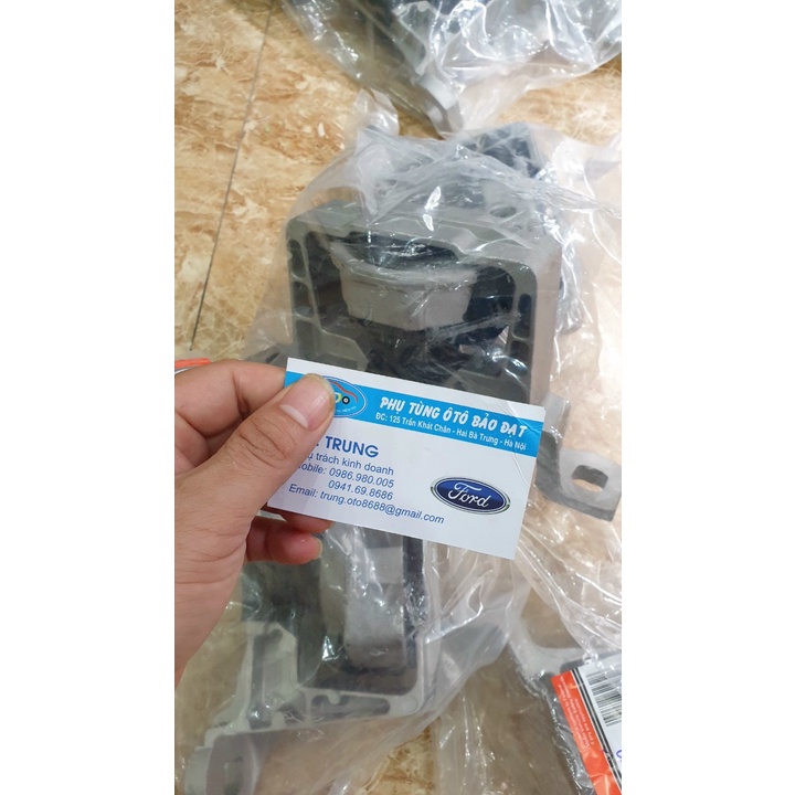 Chân máy trước phải Focus 2010 máy xăng - hàng Ford OEM - 3M516F012AF