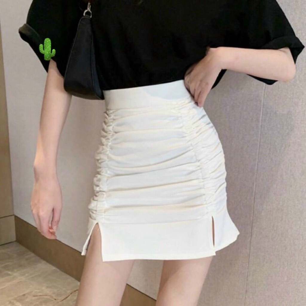 Chân váy nhúng 2 bên xẻ tà nhiều màu có lót trong dễ phối đồ.