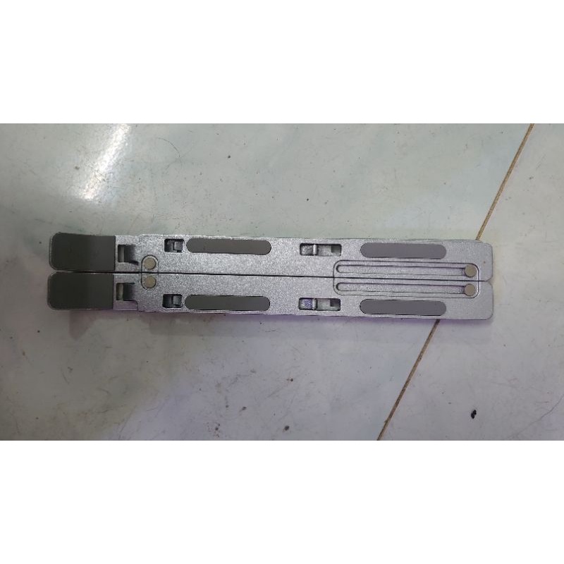 Giá đỡ máy tính bảng