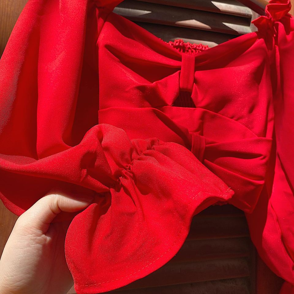 ÁO ĐỎ RỚT VAI NƠ NGỰC - SCARLET TOP