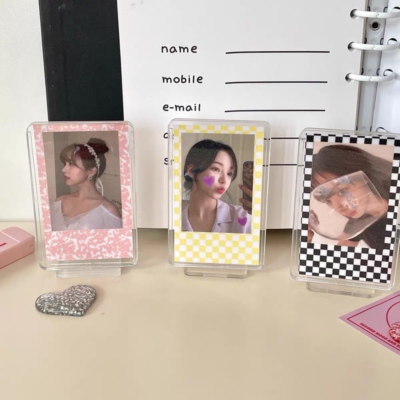 Standee card trong suốt_bảo vệ và decor card