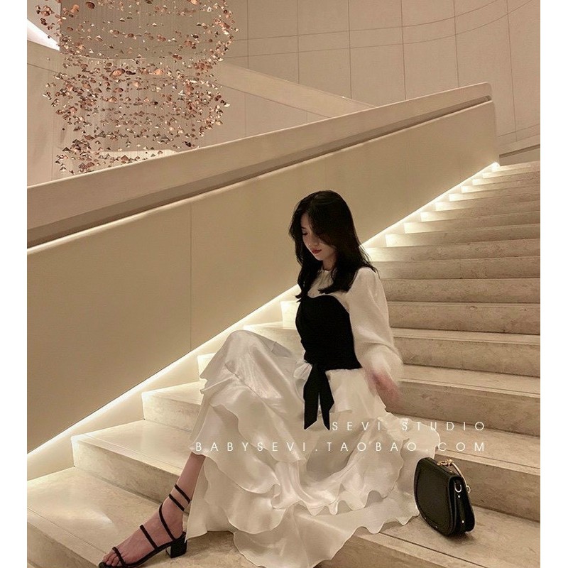 ĐẦM MIDI SMI TRẮNG PHỐI ĐEN VẠT BÈO TẦNG | BigBuy360 - bigbuy360.vn