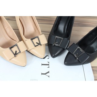 giày cao gót nữ phối khuy chữ q