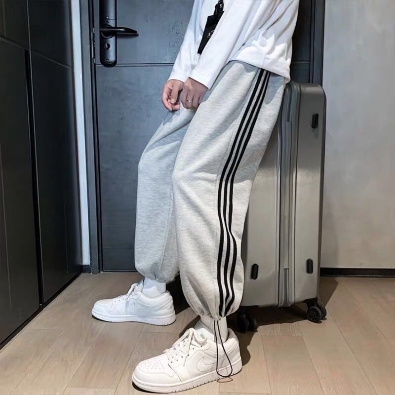 Quần Jogger Unisex Form Dáng Rộng Ống Suông Rộng 3 Sọc Rút Gấu Dáng
