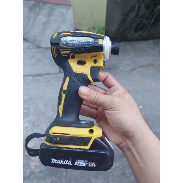 Máy bắt vít makta td172