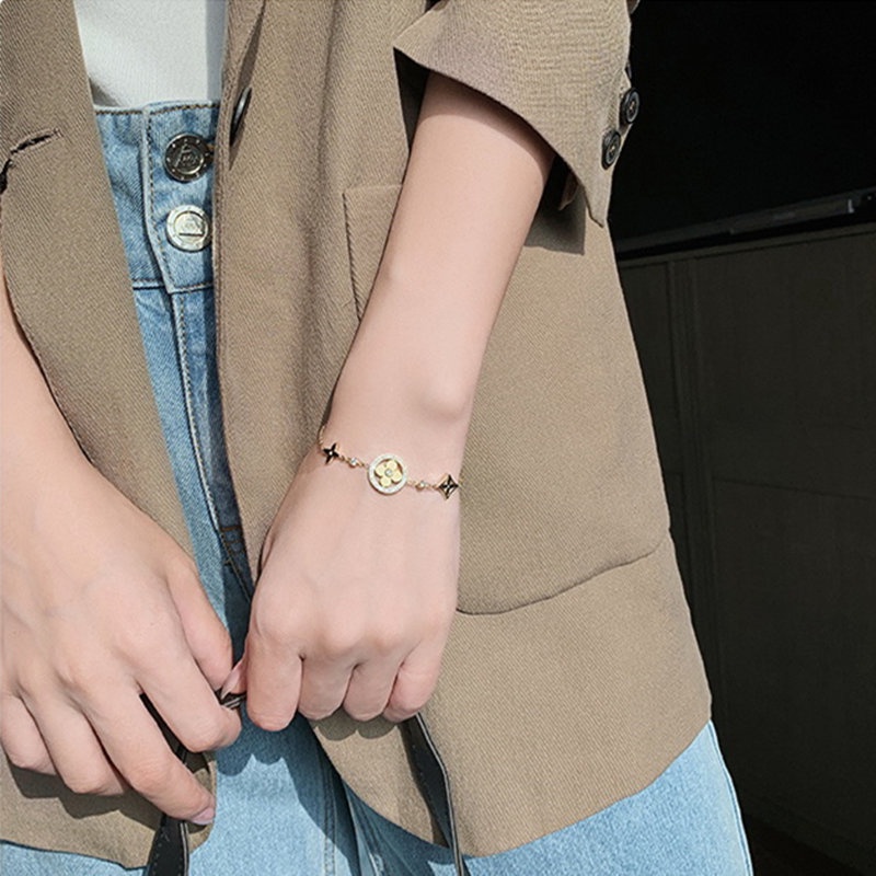 Lắc tay titan nữ không gỉ mặt cỏ 4 lá xinh xắn trang sức titan cao cấp thiết kế thời trang thanh lịch mẫu mới