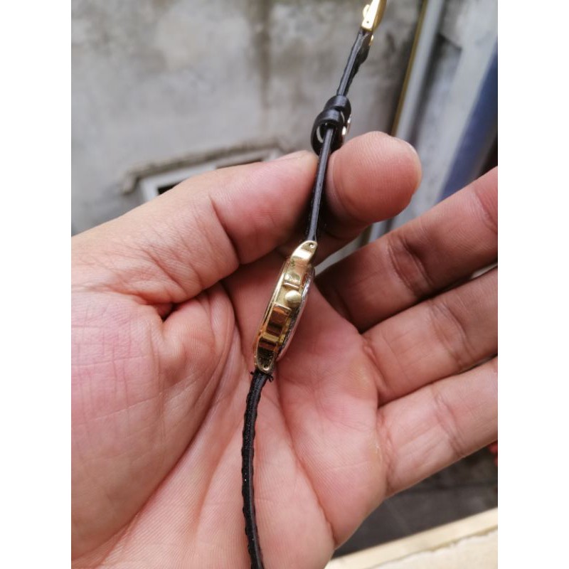 Đồng hồ nữ hiệu PHI của Nhật