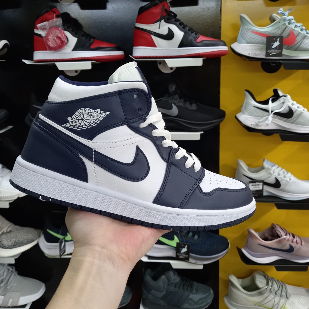 Giày Sneaker cao cổ JordanAir Jordan 1 mid retro Navy/White