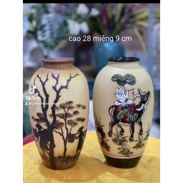 Lọ dáng Bom họa tiết dân gian men khô Bát Tràng .