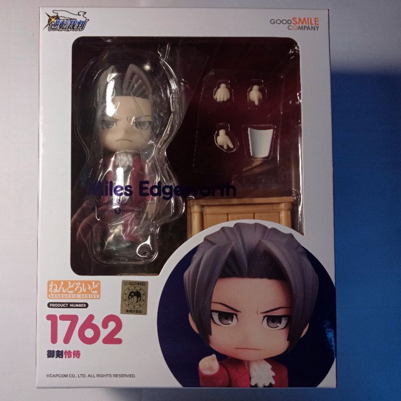 Mô hình Ace Attorney - Miles Edgeworth  tặng kèm postcard + móc chìa khoá