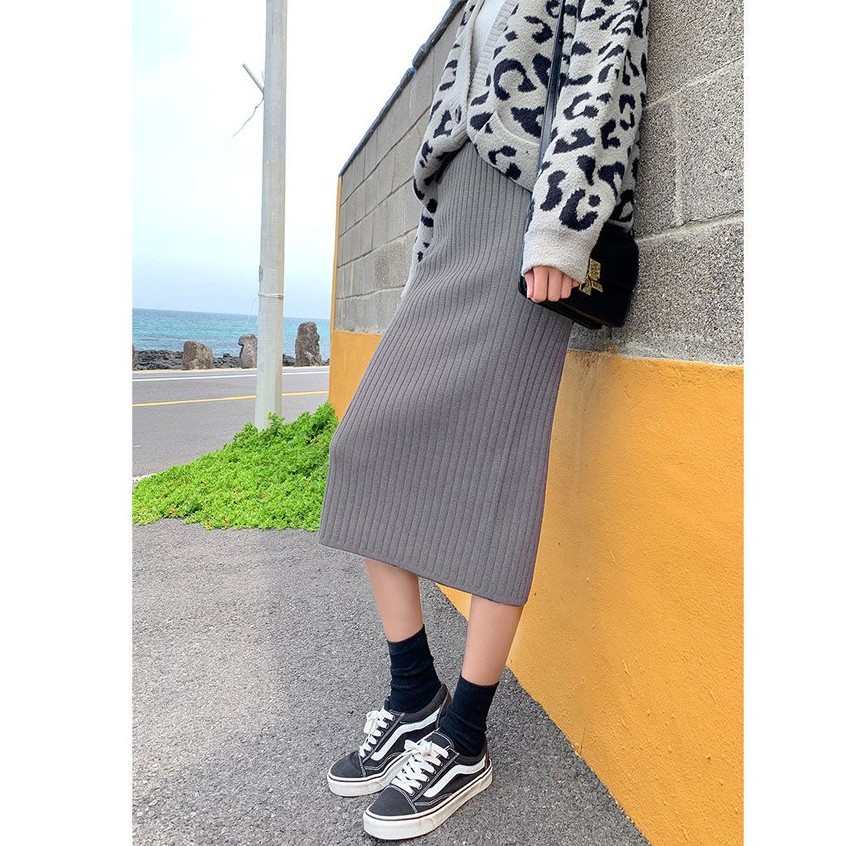 Chân váy len gân dáng dài qua gối xẻ vạt/ xẻ tà thu đông cực dễ phối đồ hot ulzzang, chân váy len tăm co giãn ôm dáng | BigBuy360 - bigbuy360.vn