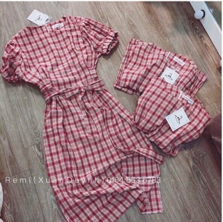 Váy caro đỏ cổ tròn