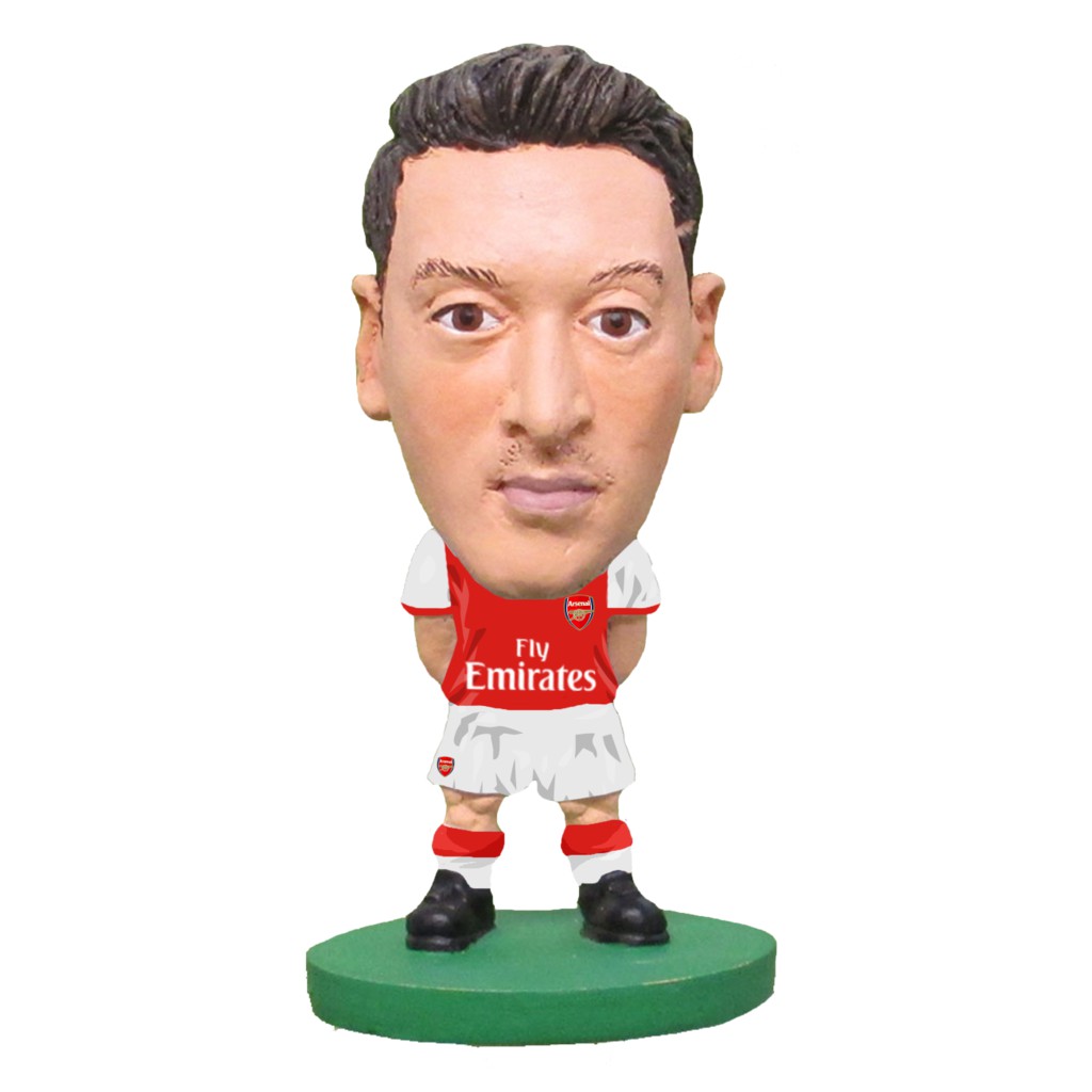 Tượng cầu thủ bóng đá Mesut Ozil