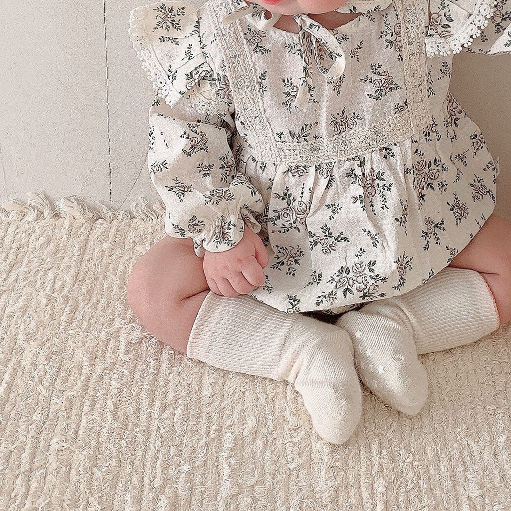 Bộ Áo Liền Quần Tay Dài In Hoa + Mũ Ren Kiểu Công Chúa Thời Trang Xuân Thu Cho Bé Gái