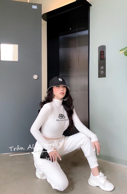 Áo CỔ LỌ TAY DÀI in chứ BB form croptop