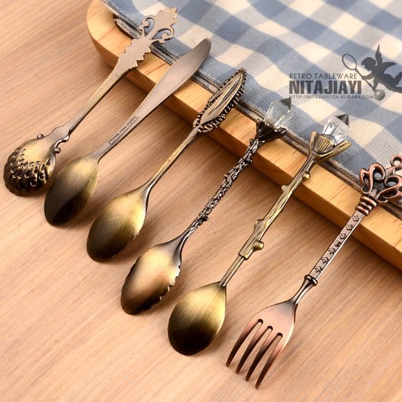 Set 6 Muỗng / Nĩa Bằng Kim Loại Phong Cách Hoàng Gia Vintage