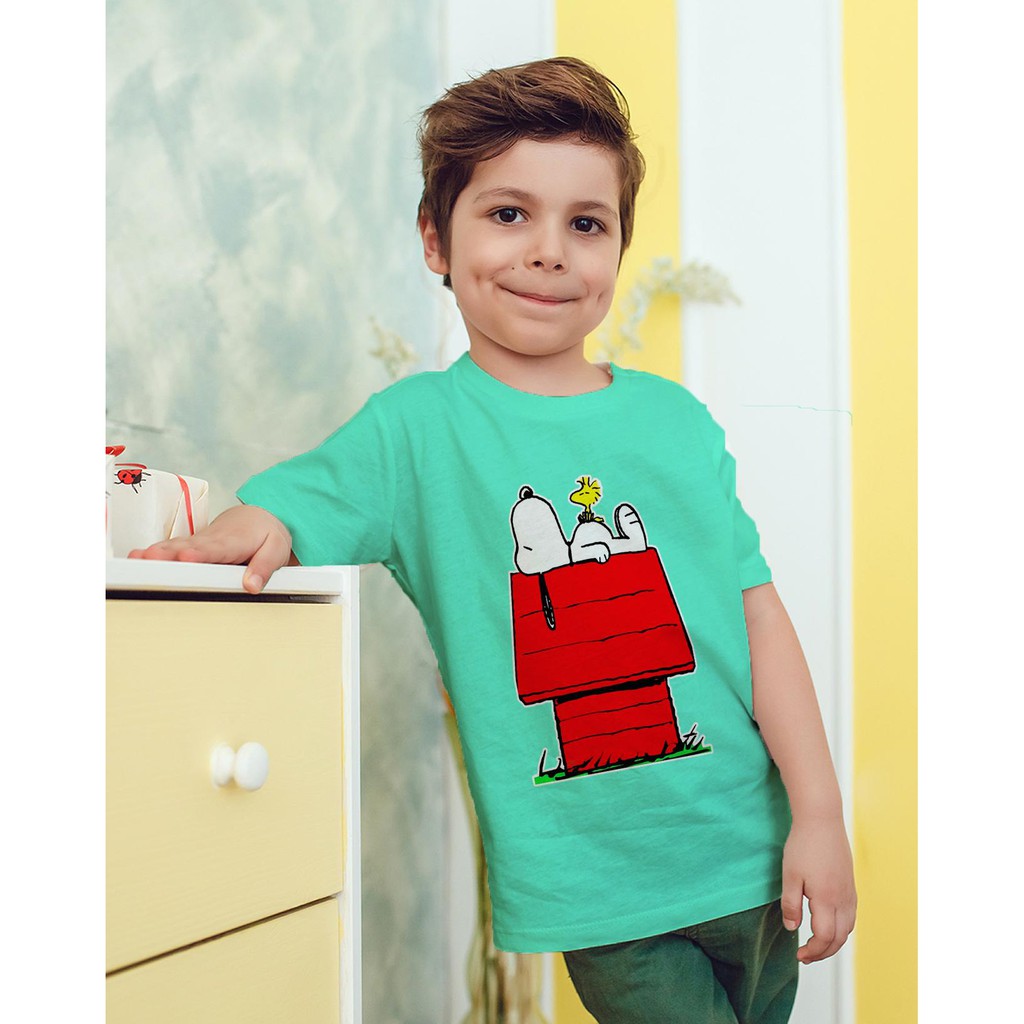 Áo thun Trẻ em in hình Snoopy và Windsor trên nóc chuồng Cotton Thun - Dẽ Thương