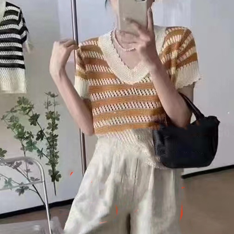 SUXI Áo Dệt Kim Ngắn Tay Cổ Chữ V Form Rộng Họa Tiết Kẻ Sọc Phong Cách Hàn Quốc