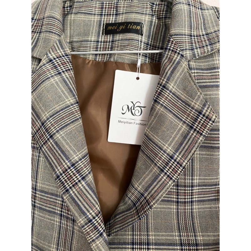 Áo blazer nữ kẻ caro phong cách thời trang công sở - Hàng sẵn | BigBuy360 - bigbuy360.vn