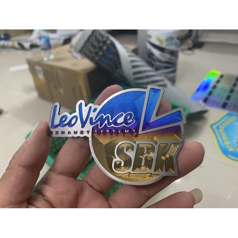 Tem titan leovince kích thước 7x9cm màu giao ngẫu nhiên