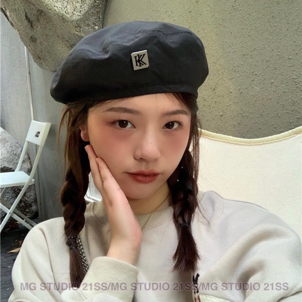 Mũ Beret MG STUDIO có khóa kim loại chữ cái KK