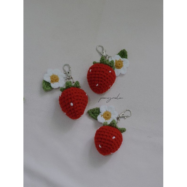 Móc khoá len handmade - Sunflower & Strawberry Keychain