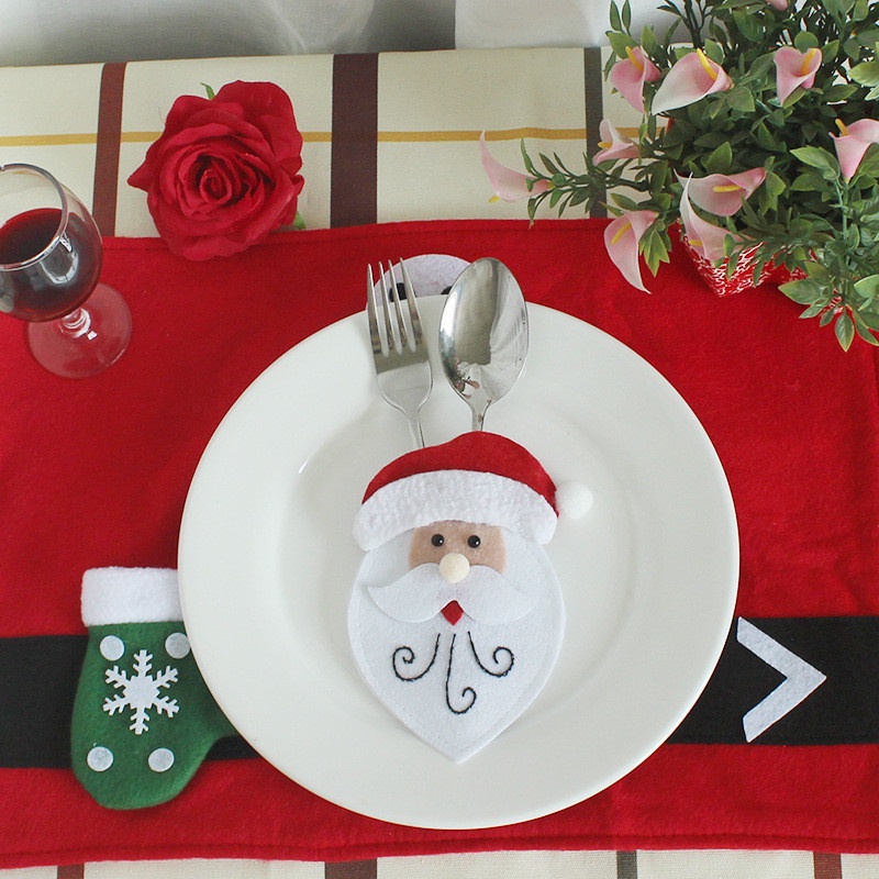 1 Giá Đỡ Nĩa &amp; Dao Bỏ Túi Hình Ông Già Noel Tuần Lộc Trang Trí Bàn Ăn