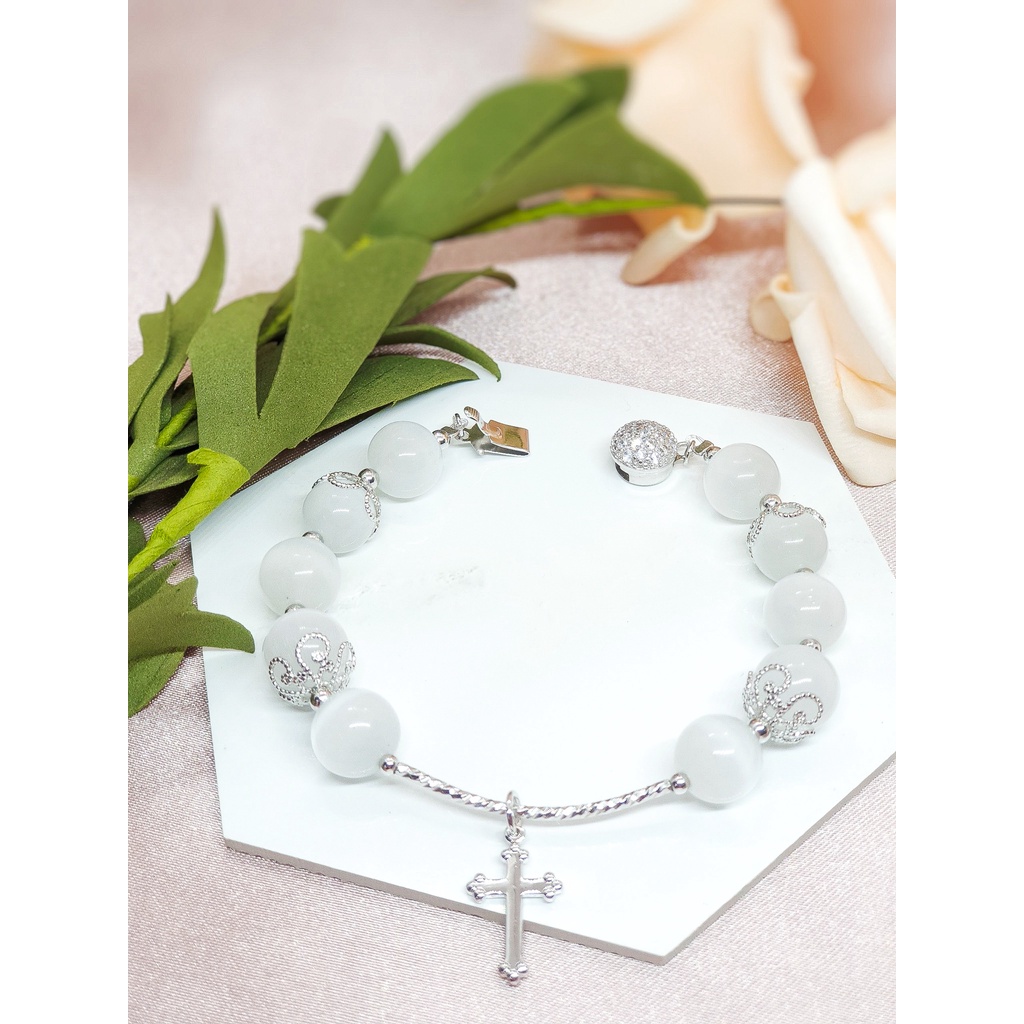Vòng mân côi Simple White đính charm thánh giá mạ vàng thiết kế handmade tinh tế, phụ kiện quà tặng Công Giáo