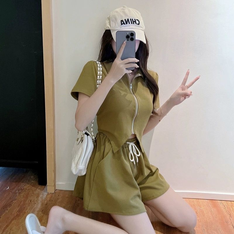 Bộ đồ hai mảnh gồm áo tay ngắn kiểu cách cổ lật và quần cạp cao màu trơn thời trang phong cách mùa hè (có bán lẻ)