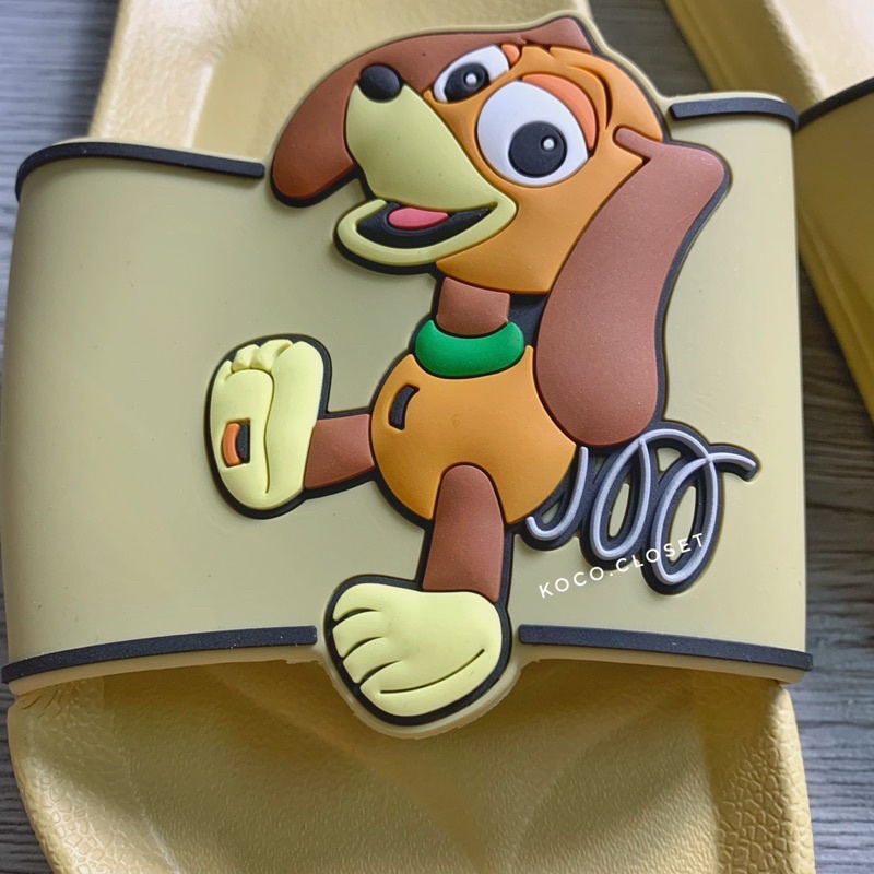 Dép Spao Toy Story Slinky Dog Màu Beige Chính Hãng