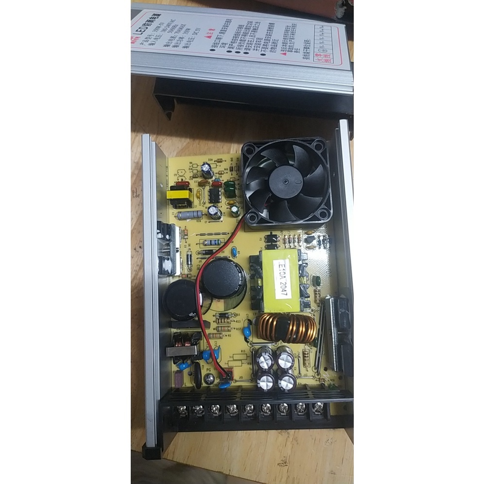 Nguôn 5V 70A  vỏ nhôm, ngoài trời chống nước