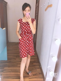 Váy chấm bi