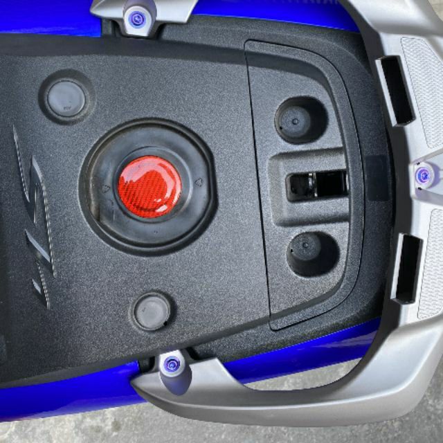 HOT Khuyến Mãi Carbon Fiber nắp bình xăng siêu đẹp cho Vespa, Honda, Yamaha