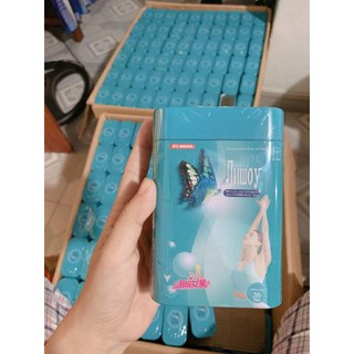 cô gái hộp thiết xanh
