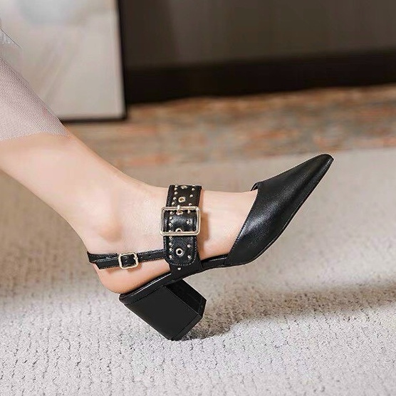 Sandal mũi nhọn quai ngang lỗ đinh 2 màu đen trắng gót trụ - 5P