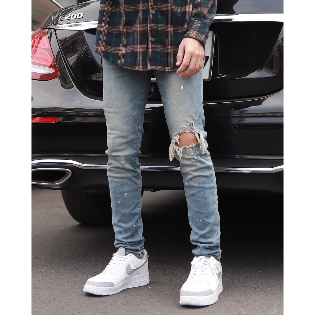 Quần Skinny Jeans Nam-Màu Xanh Phối Vẩy Sơn-Rách Một Bên Gối-Chất Liệu Cotton Co Giãn-Ống Đứng Dáng Ôm Chân Chuẩn Skinny | BigBuy360 - bigbuy360.vn