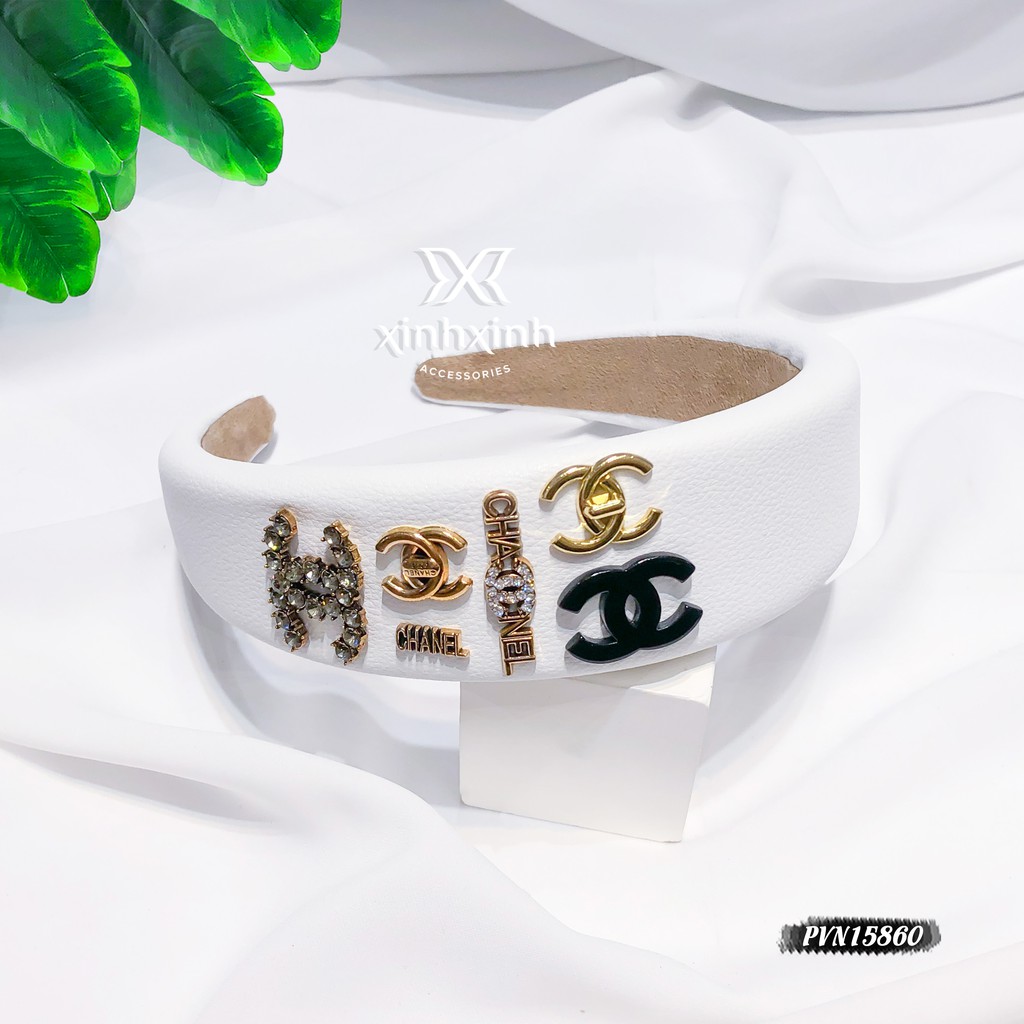 Bờm tóc da cao cấp bản to đính huy hiệu sang chảnh cho bạn gái - Xinh Xinh Accessories