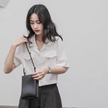 Áo sơ mi cổ vest túi ngực croptop form rộng kiểu Hàn Quốc. Sơ mi nữ cộc tay croprop túi ngực cổ vest. | BigBuy360 - bigbuy360.vn