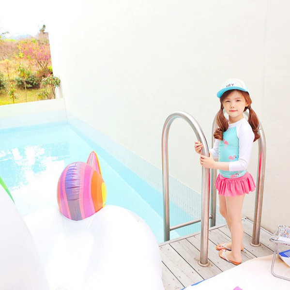 Bộ bơi dài tay bé gái họa tiết hồng hạc siêu cute DB06
