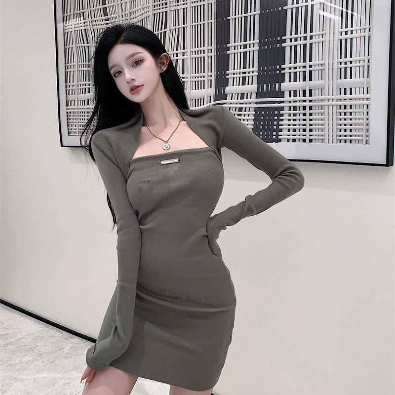 COZOK Bộ áo dáng rộng + đầm dệt kim hở vai thiết kế trẻ trung cho nữ