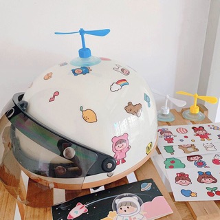 Chong chóng Doraemon gắn nón bảo hiểm