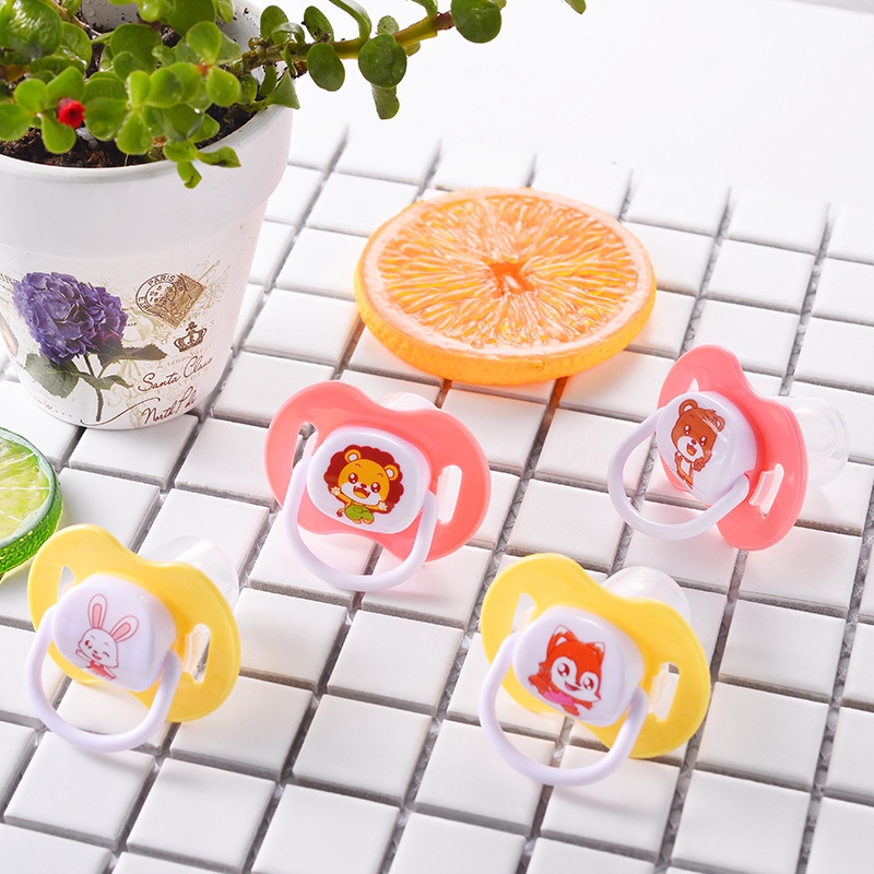 Núm Ti Giả Bằng Silicon Họa Tiết Hoạt Hình Kèm Nắp Đậy Cho Bé