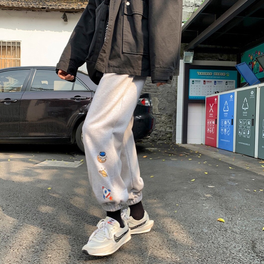 Quần Jogger Nam Nữ ⚡️ ẢNH VIDEO THẬT ⚡️ Chất Nỉ Thể Thao Ống Rộng Bo Chun Rút Gấu In Hình Chìm Năng Động Phong Cách M01