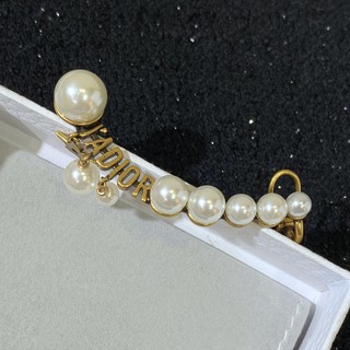 Bông Tai Dior Dạng Kẹp Đính Hạt Resin Hình Ngôi Sao Đơn Giản Phong Cách Retro