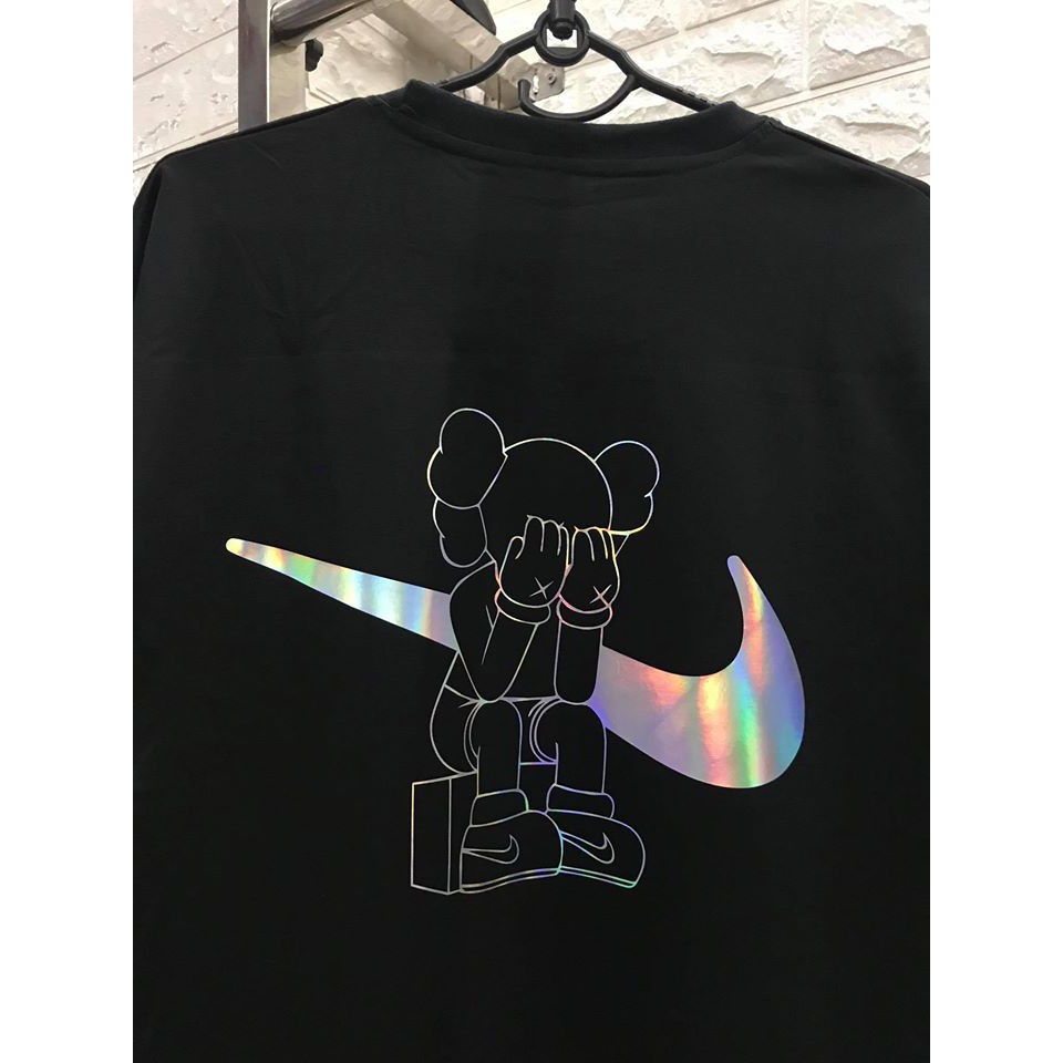 Áo thun phản quang tay lỡ 7 màu gấu Kaws siêu phê ( Đen )