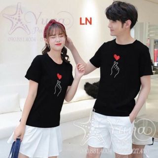 Áo đôi bàn tay tim đỏ