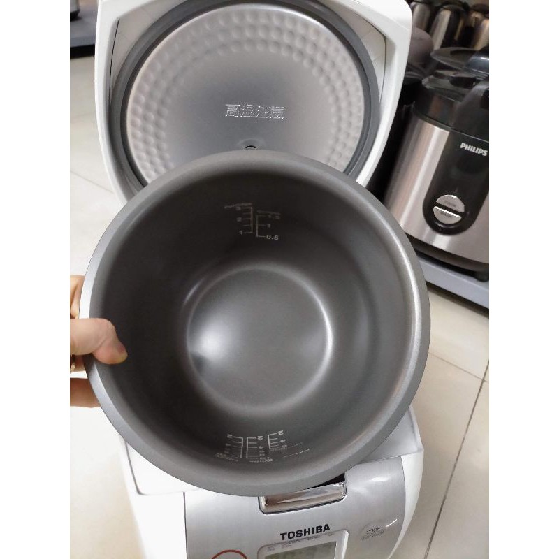 Nồi cơm điện tử Toshiba 1.8 lít RC-18NMFVN&1 lít RC-10NMFVN