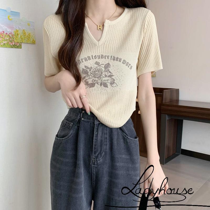 Áo Thun Crop Top Tay Ngắn Cổ Chữ V In Chữ Và Hoa Hồng Dành Cho Nữ