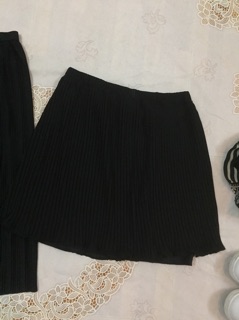 CHÂN VÁY TRẮNG ĐEN NGẮN